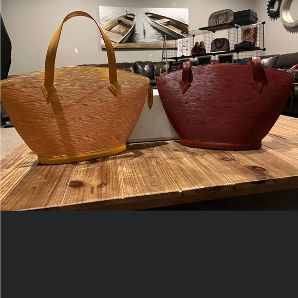 LV Saint Jacques timeless and classic handbag is made of Epi leather. - Picture 1 of 5